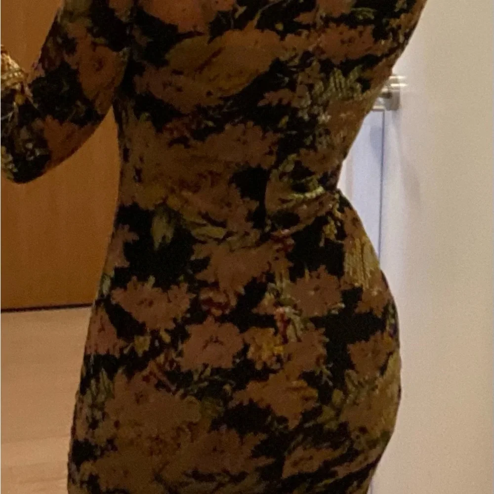 Dynamite velvet XS mini dress - Picture 3 of 5